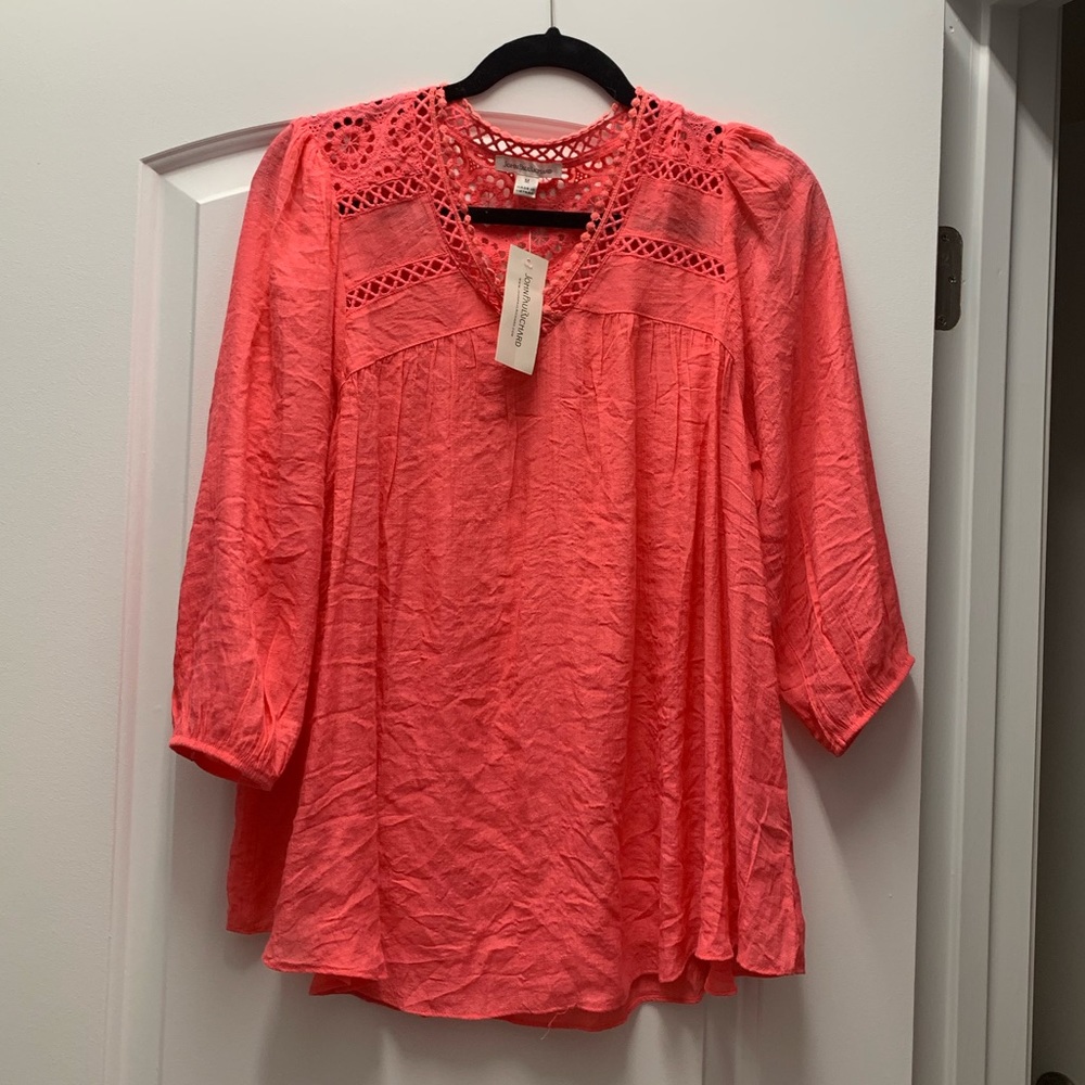 Blouse with lace detail